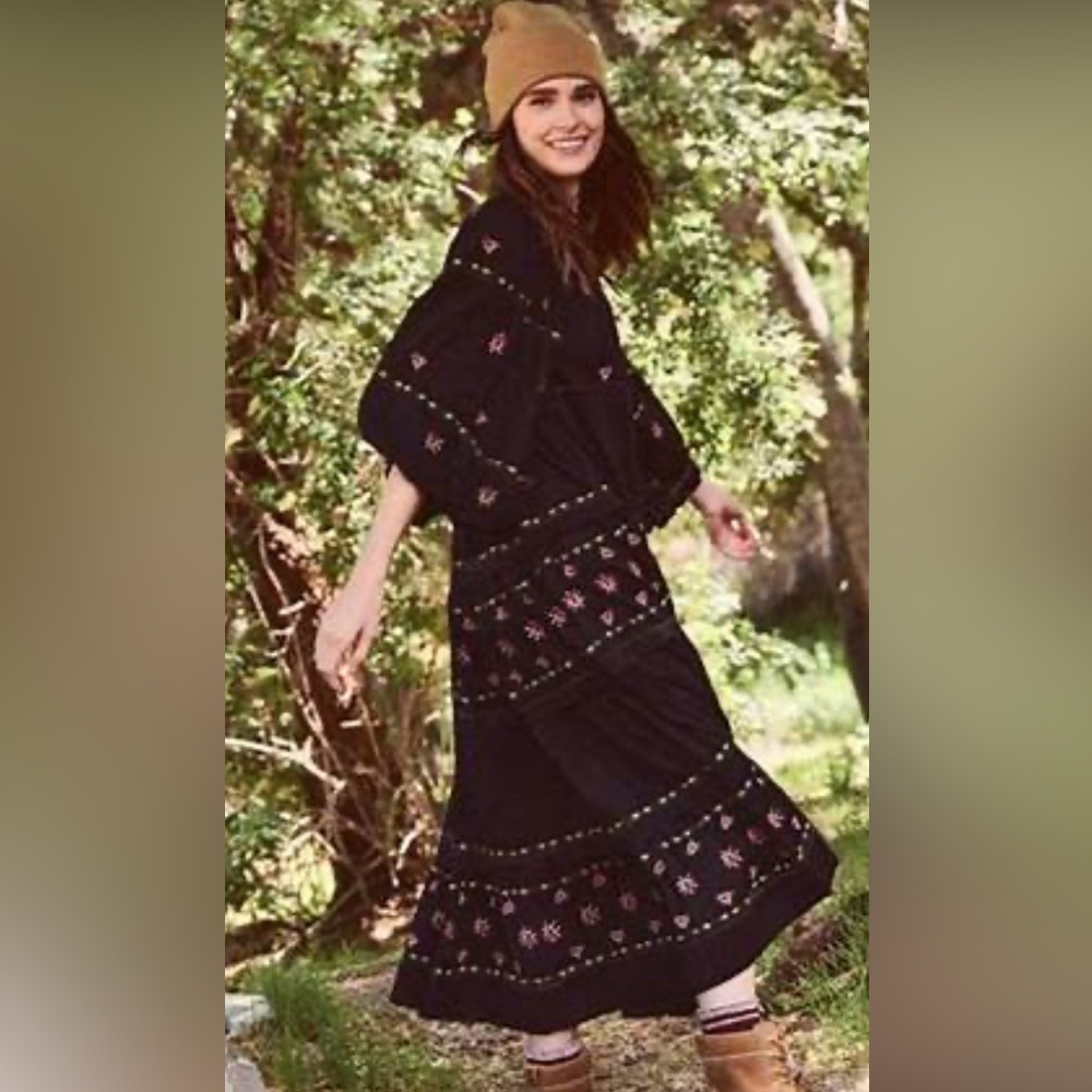 THE GREAT. The Folklore Dress/ Black Smocked Dress sz 2 is a medium NWT